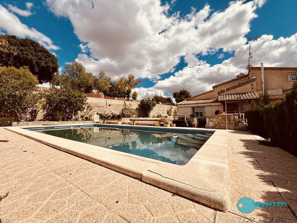 Zu verkaufen von chalet in
 Elche-Elx