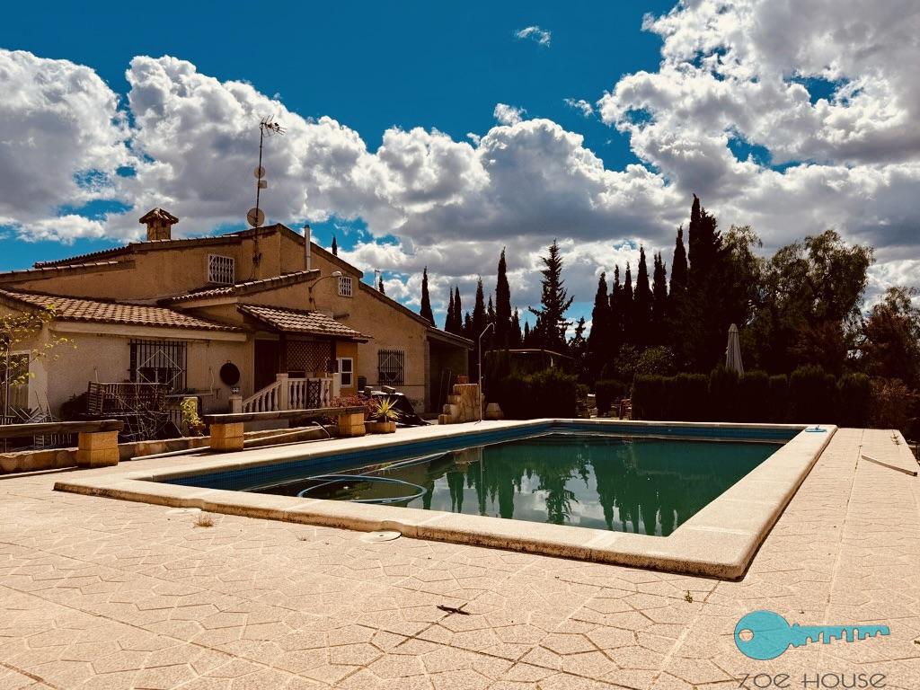 Zu verkaufen von chalet in
 Elche-Elx