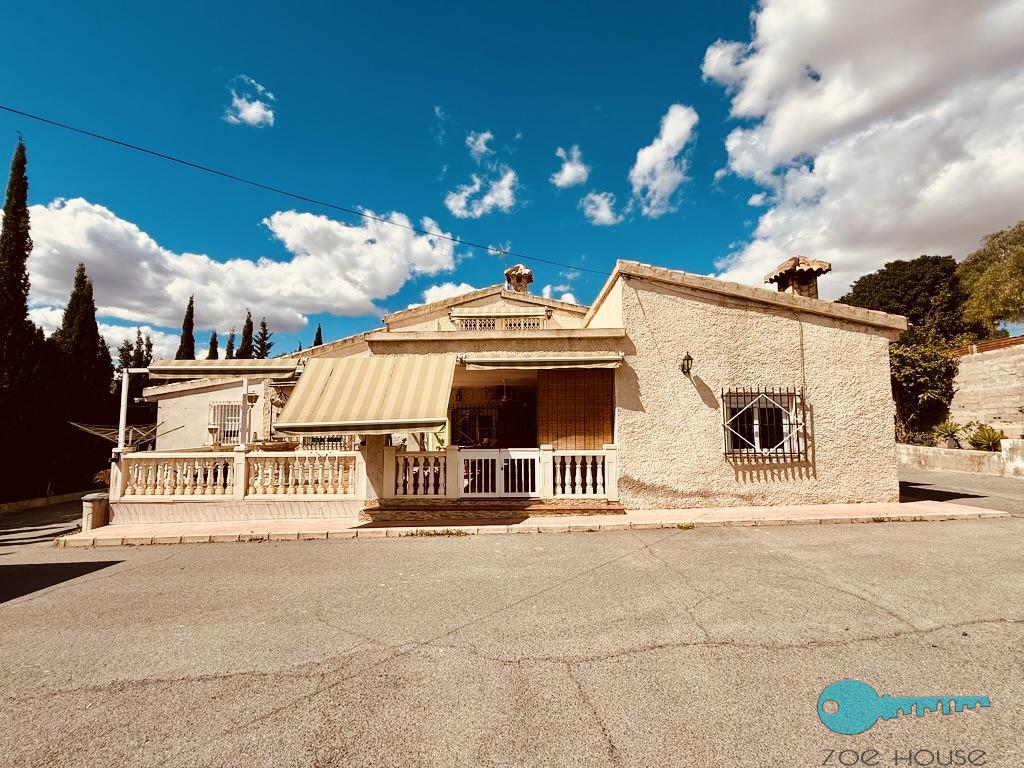 Zu verkaufen von chalet in
 Elche-Elx