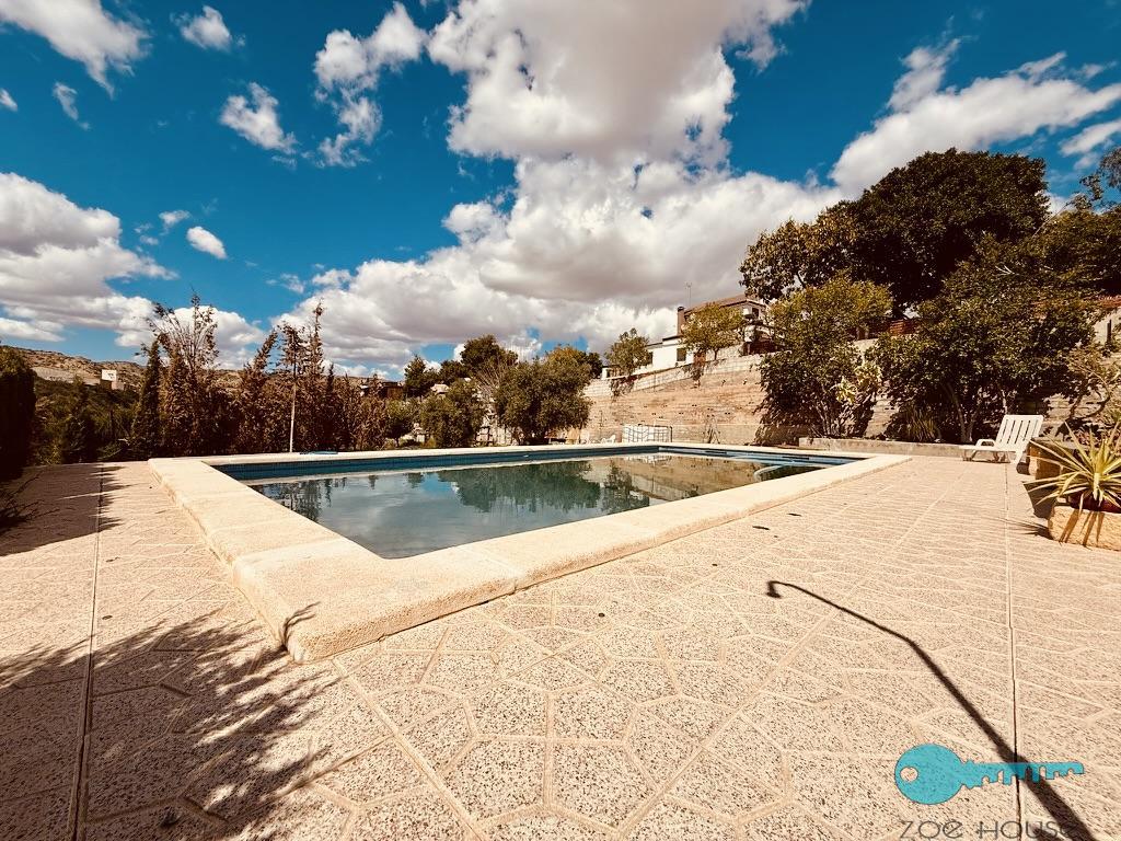 Zu verkaufen von chalet in
 Elche-Elx