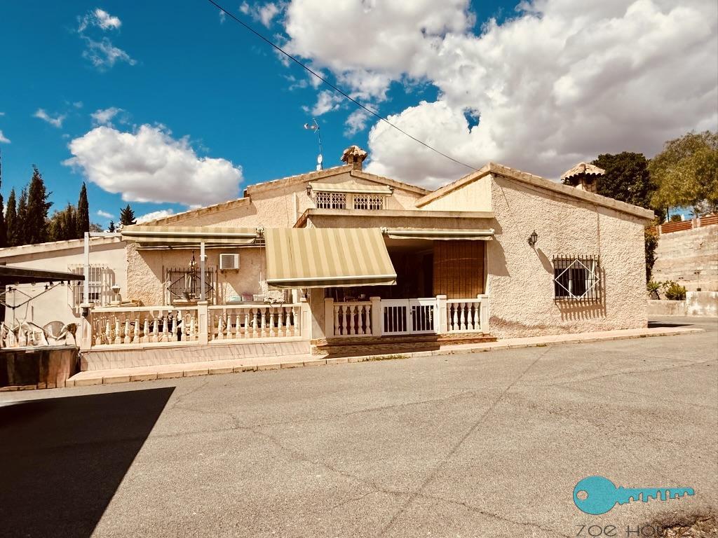 Zu verkaufen von chalet in
 Elche-Elx