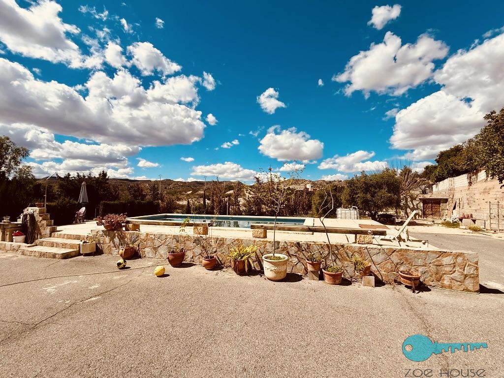 Zu verkaufen von chalet in
 Elche-Elx