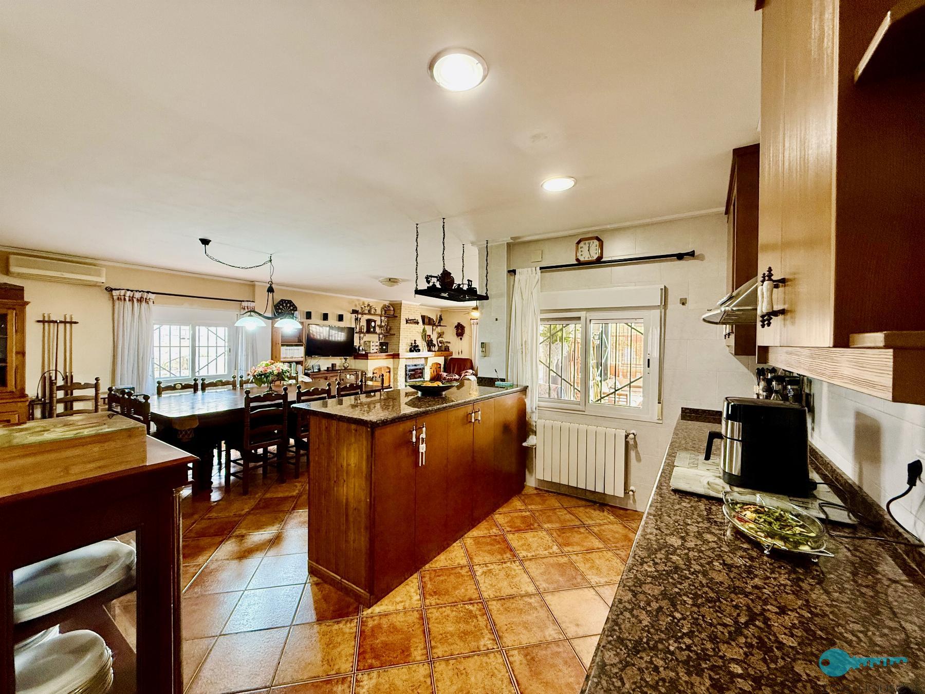 Zu verkaufen von chalet in
 Elche-Elx