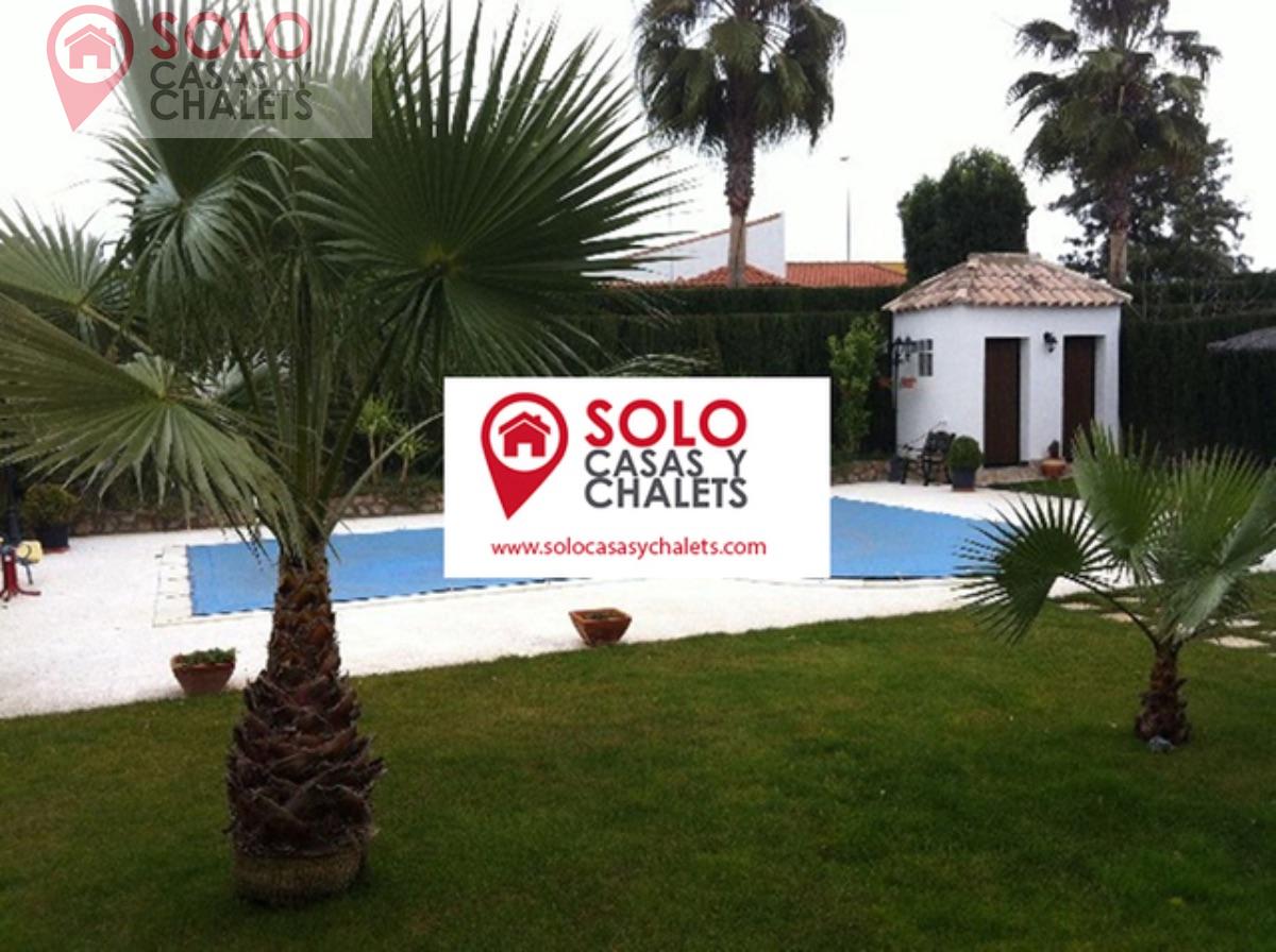 For sale of chalet in La Carlota