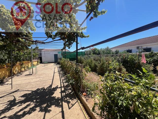 For sale of chalet in Córdoba