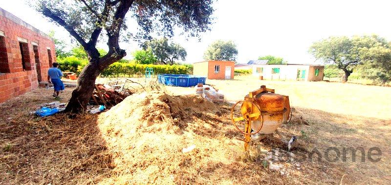 For sale of land in Badajoz