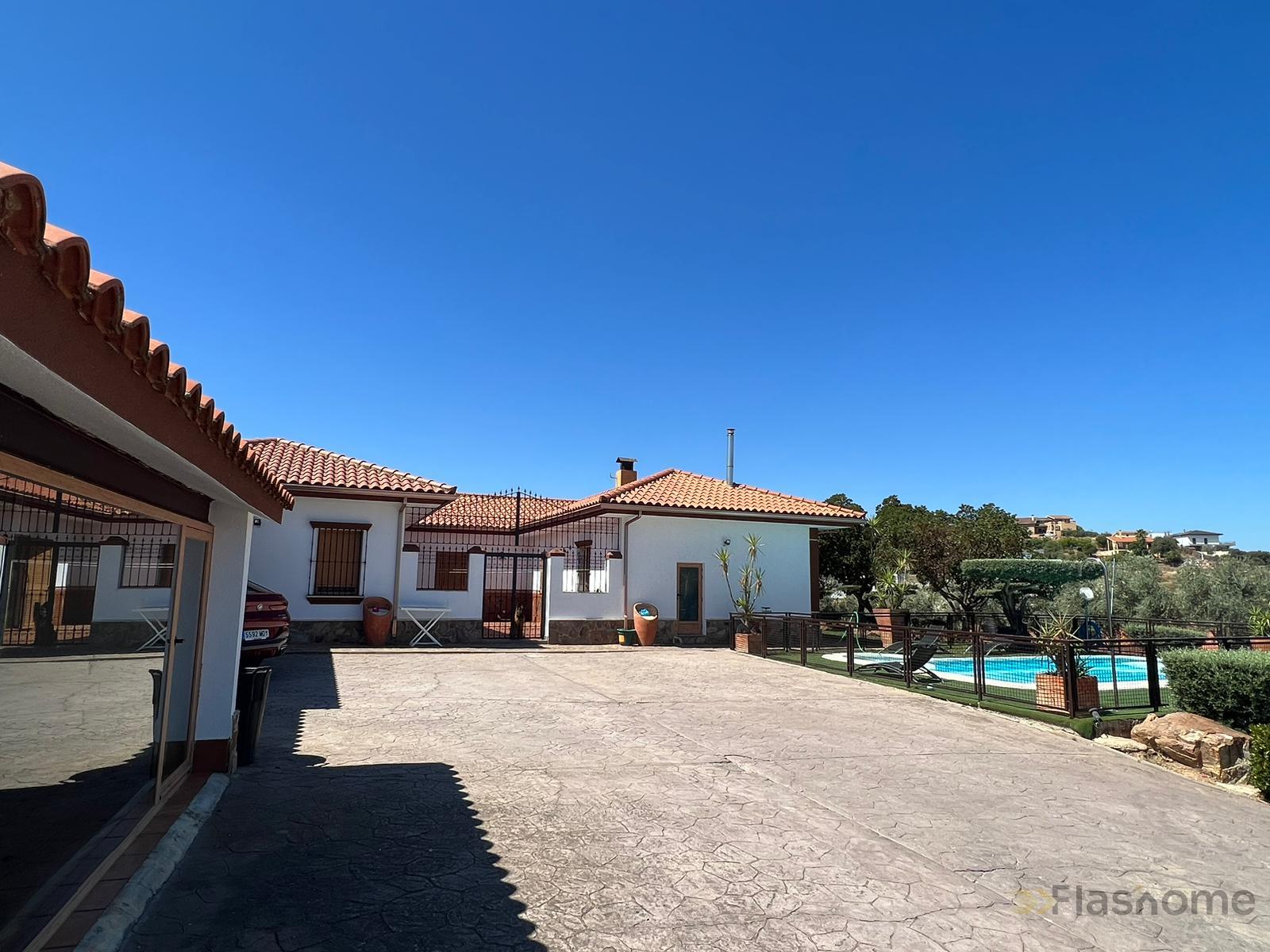 For sale of chalet in Medellín