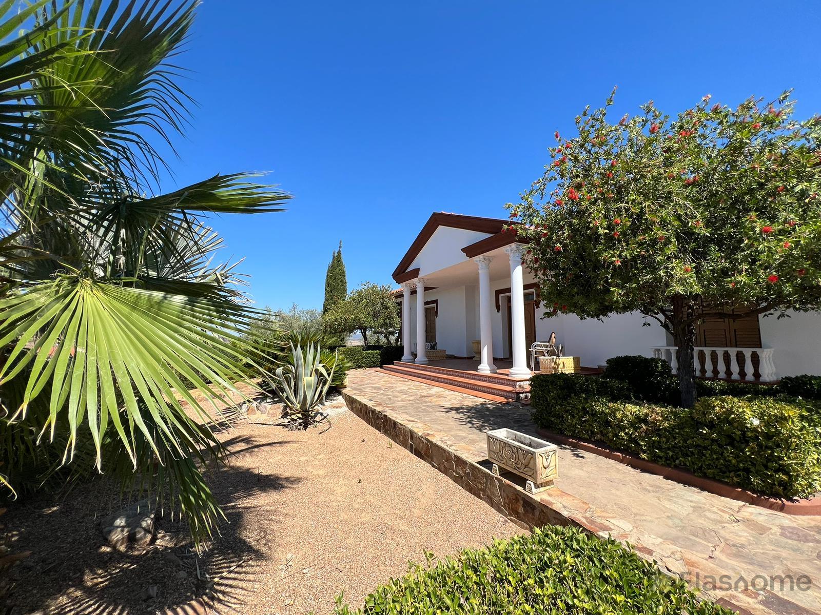 For sale of chalet in Medellín