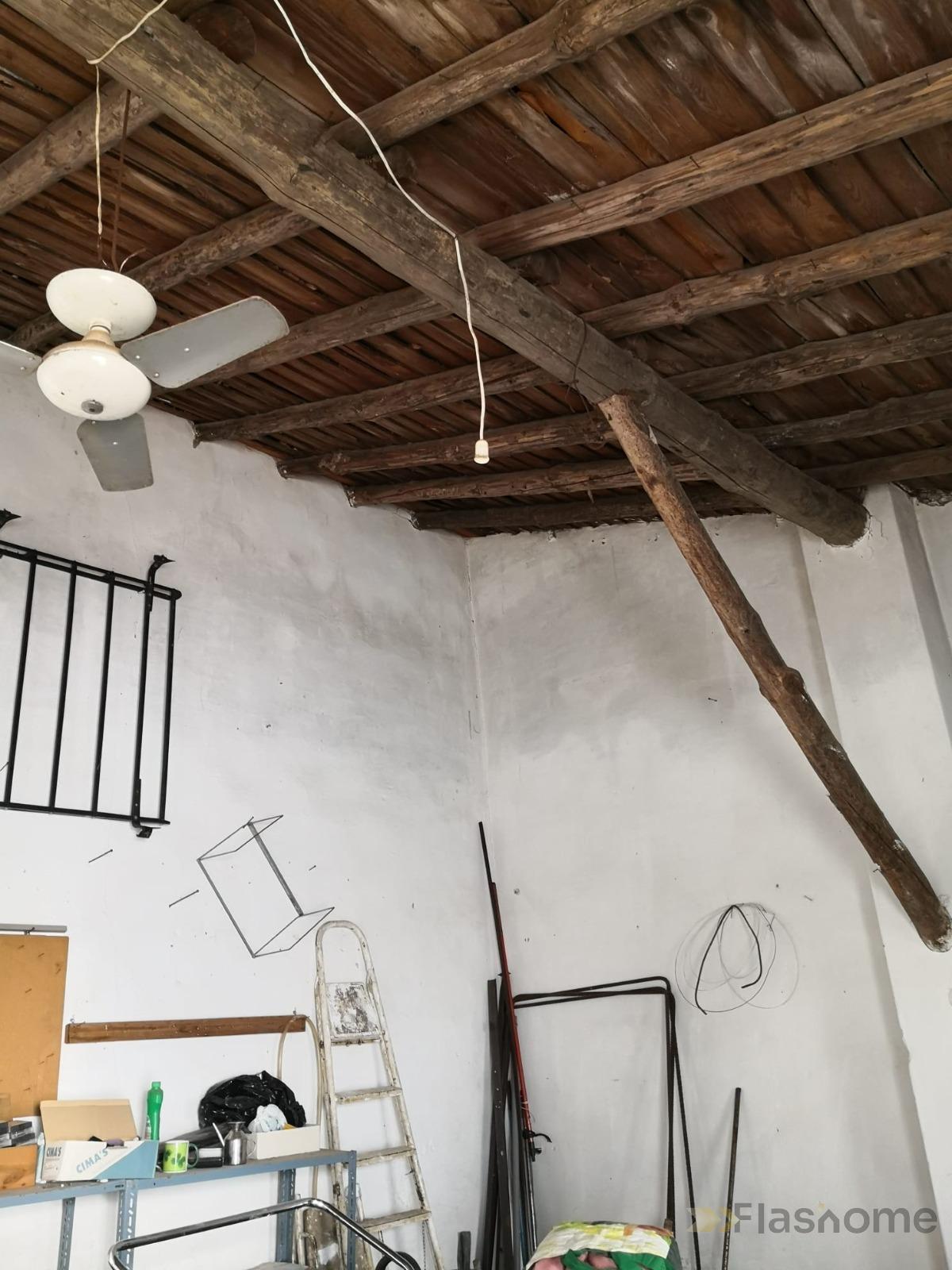 For sale of house in Valdelacalzada