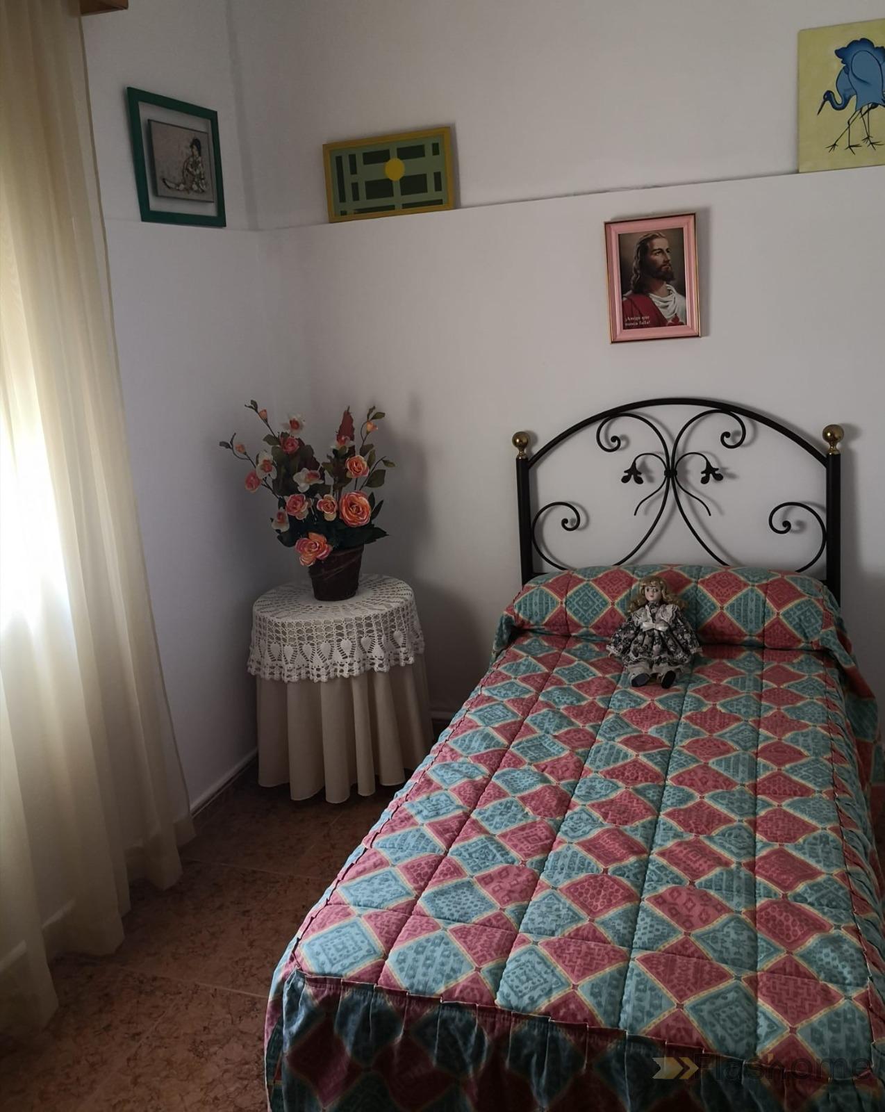 For sale of house in Valdelacalzada