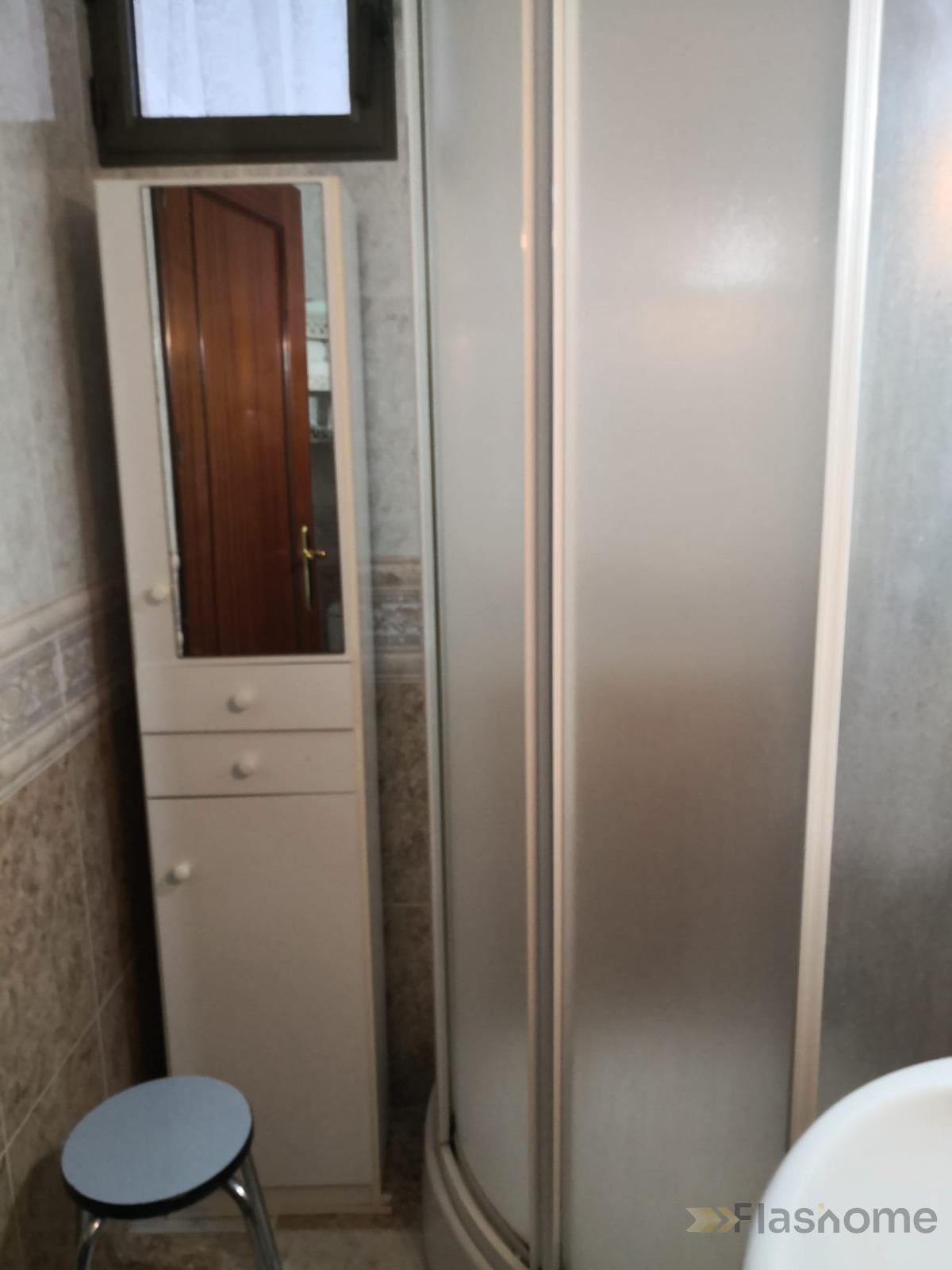 For sale of house in Valdelacalzada