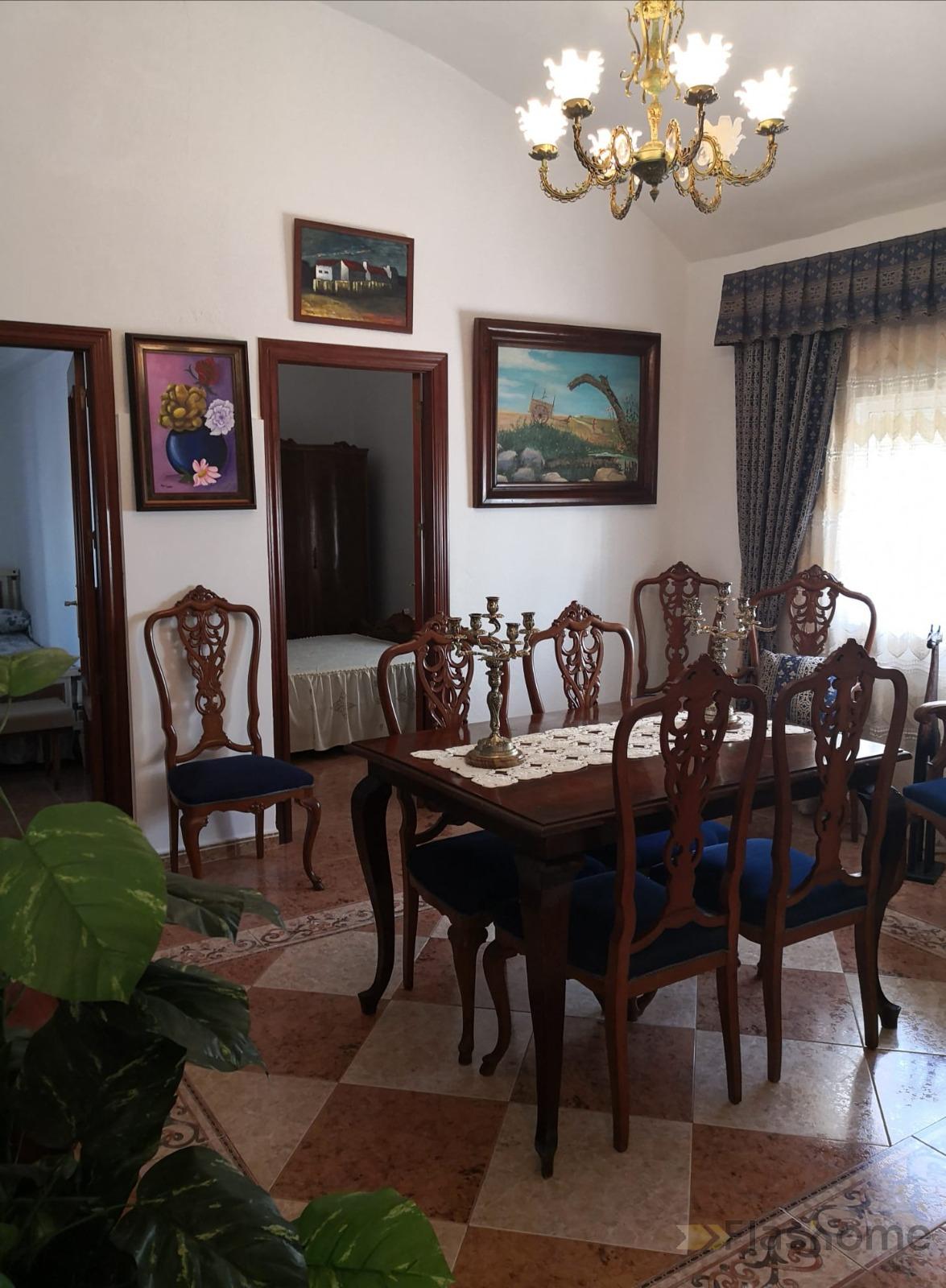 For sale of house in Valdelacalzada