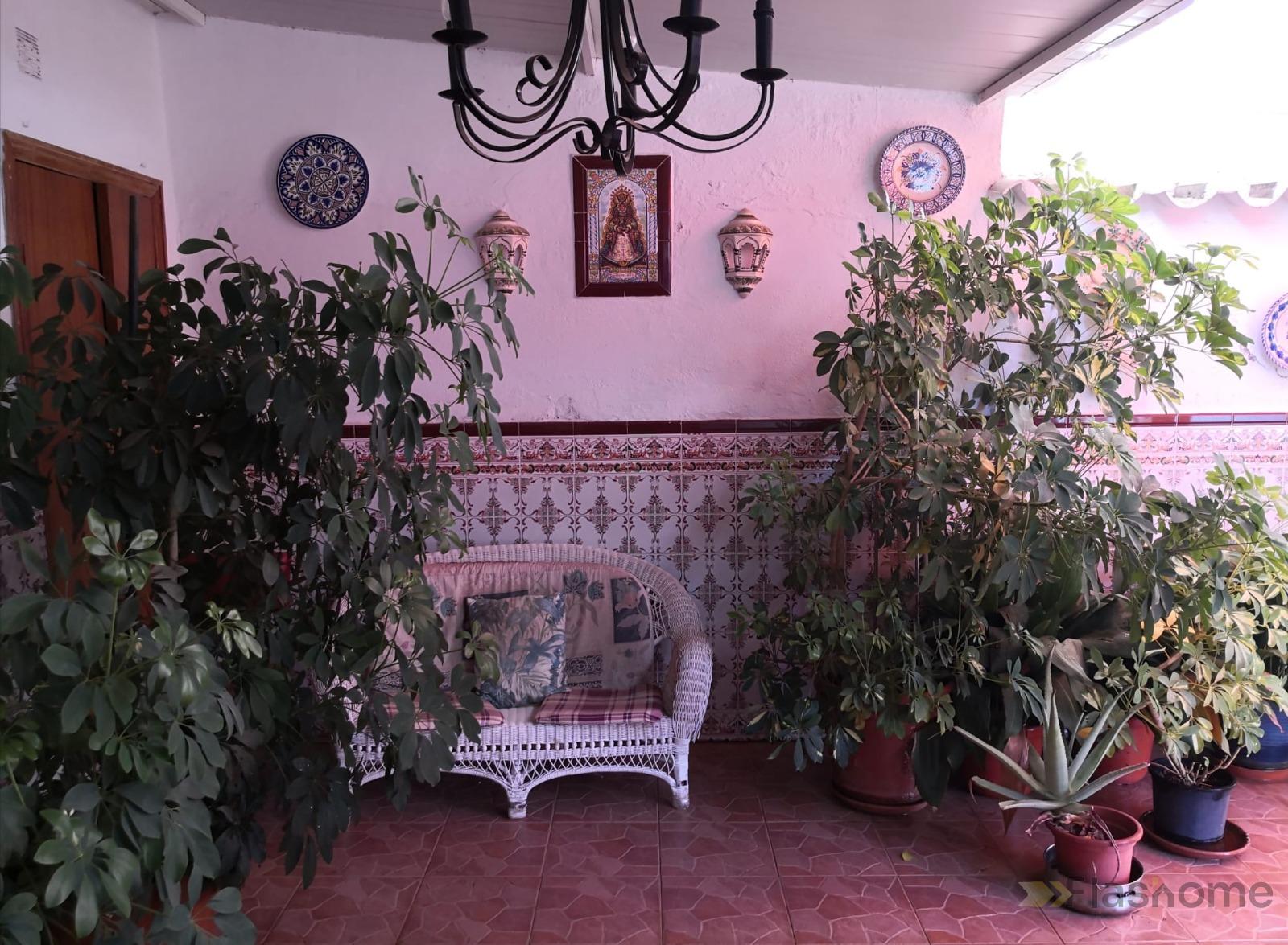 For sale of house in Valdelacalzada
