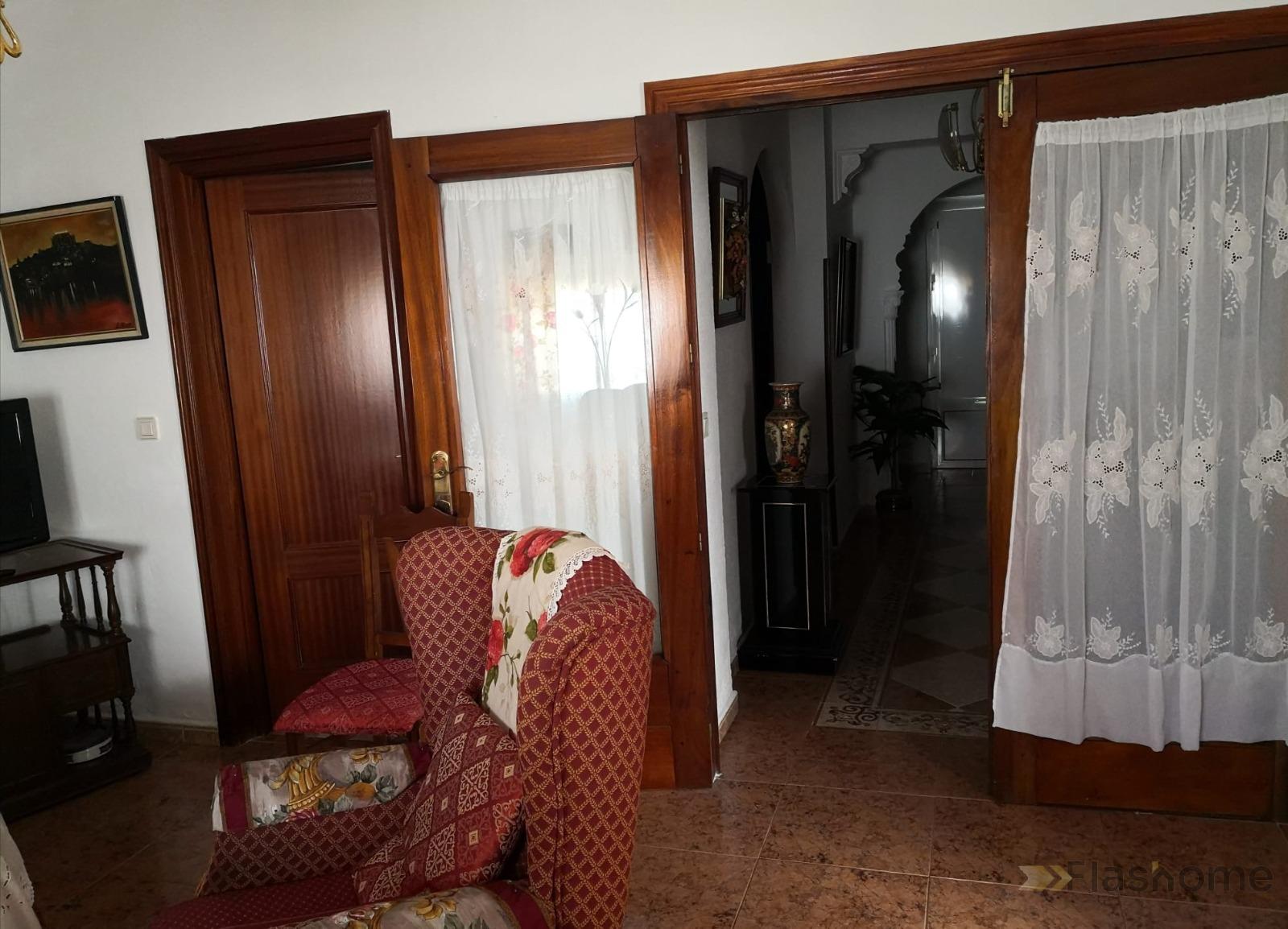 For sale of house in Valdelacalzada