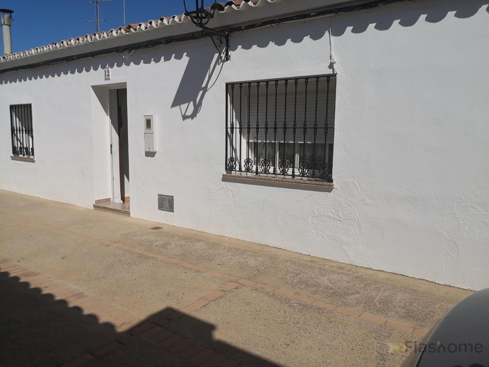For sale of house in Valdelacalzada