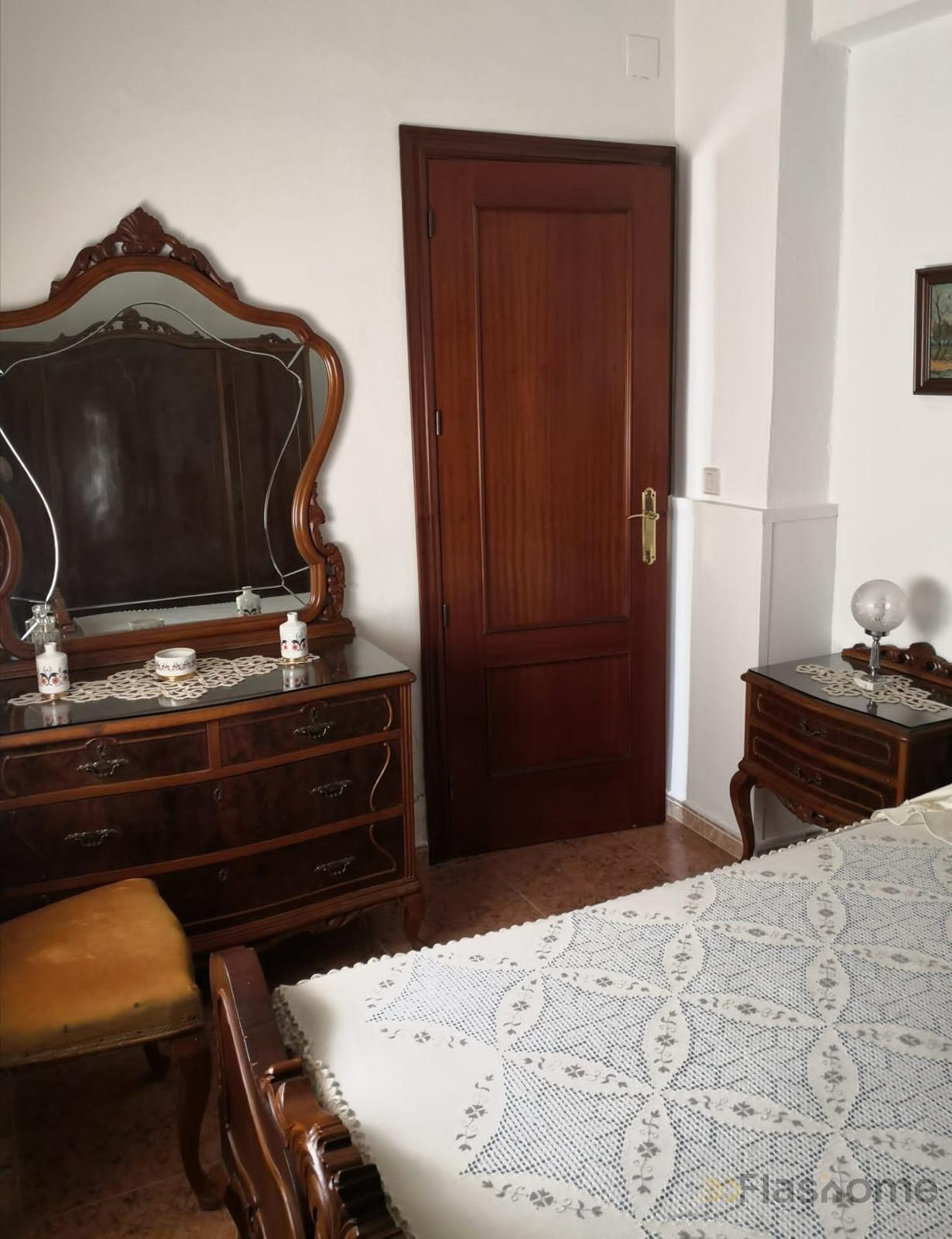 For sale of house in Valdelacalzada