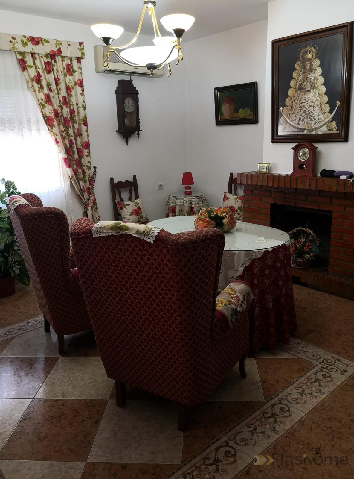 For sale of house in Valdelacalzada