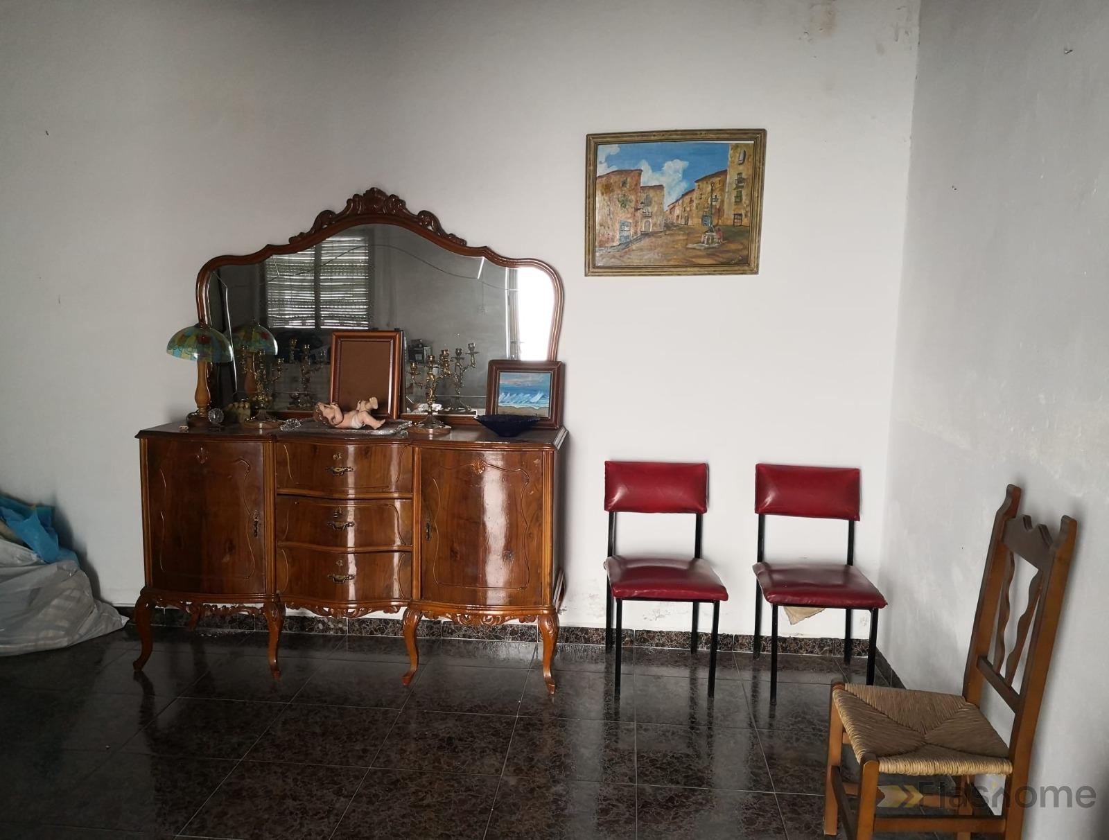 For sale of house in Valdelacalzada