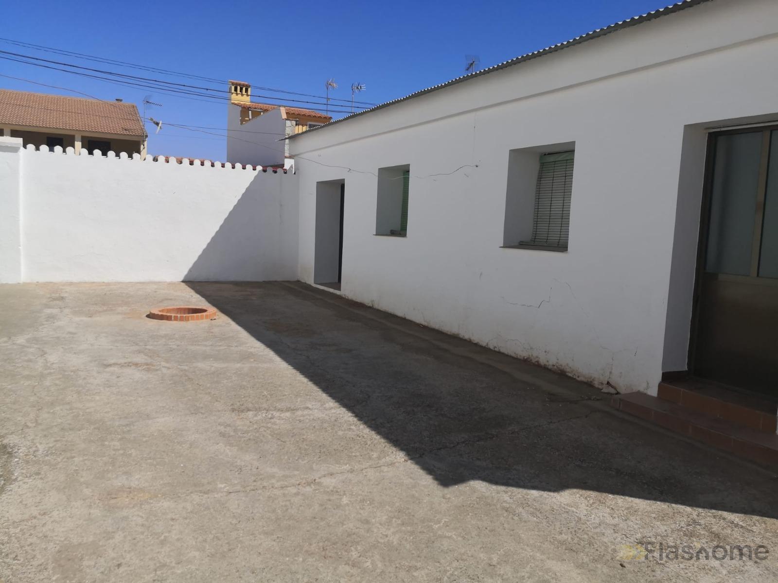 For sale of house in Valdelacalzada
