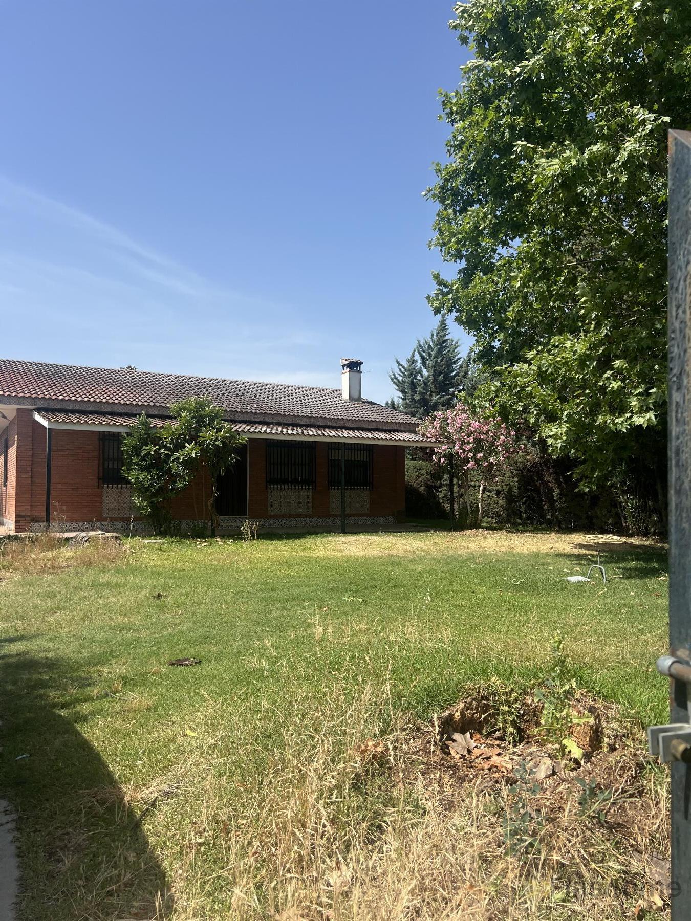 For sale of chalet in Don Benito