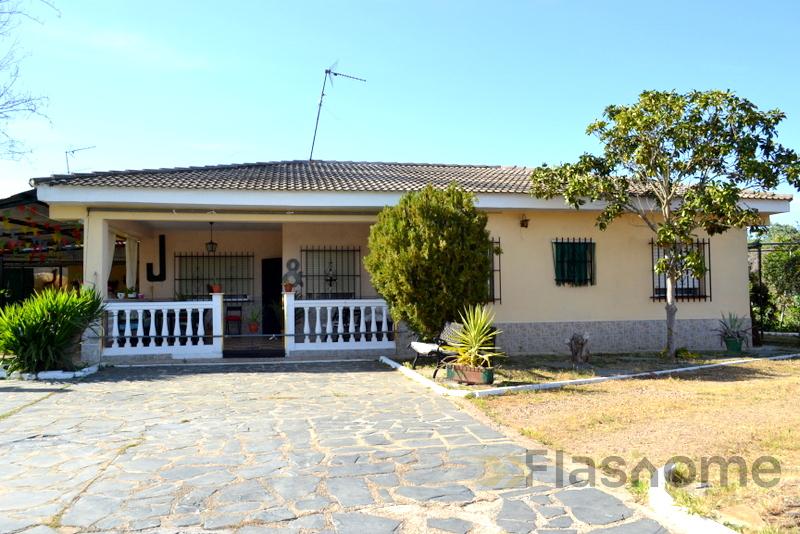 For sale of chalet in Badajoz