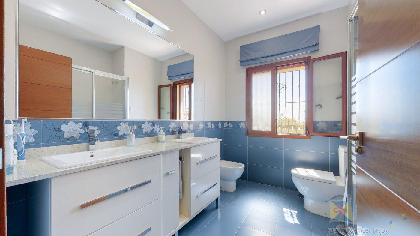 For sale of chalet in Benalmádena