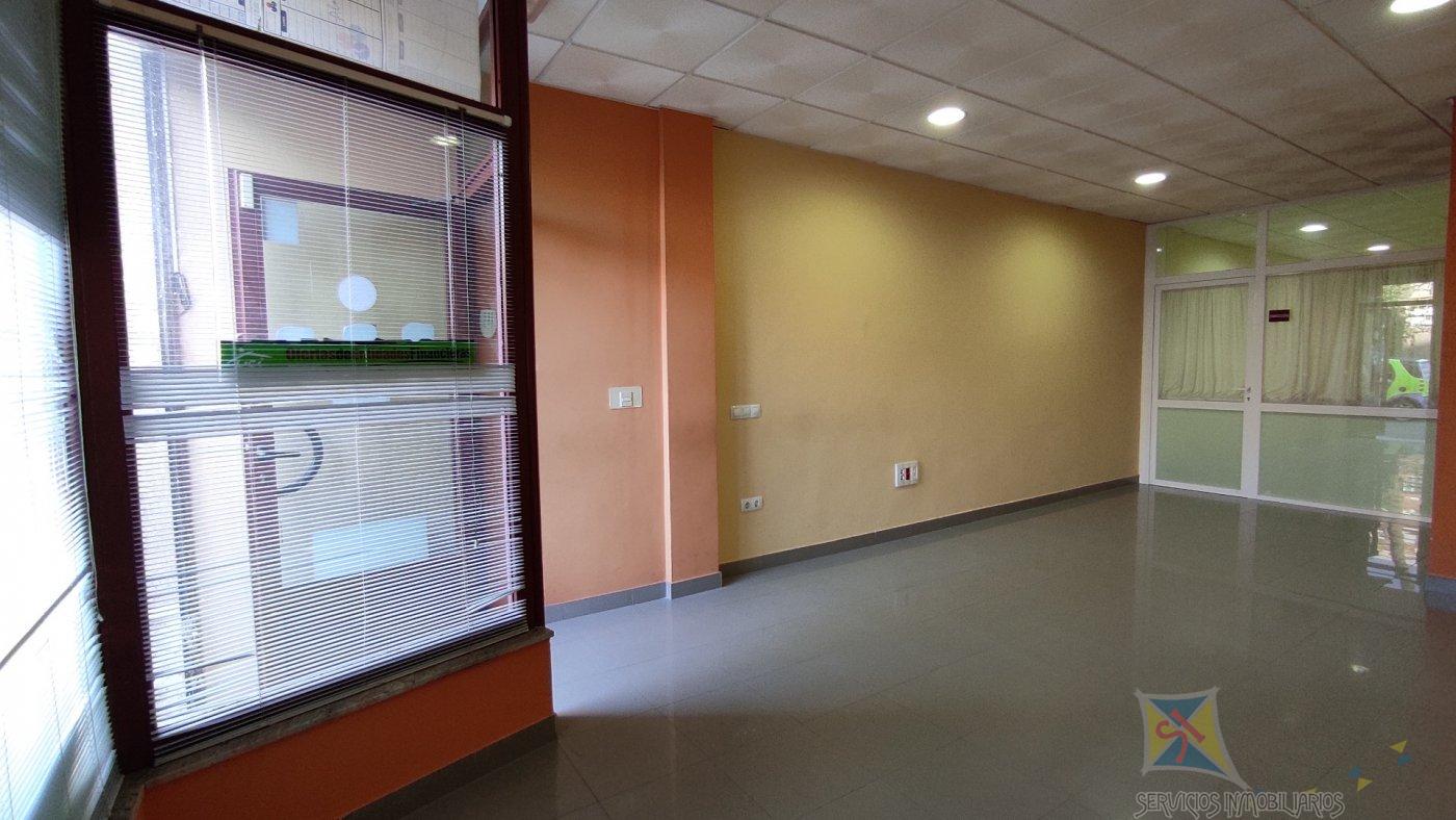 For sale of commercial in Vícar