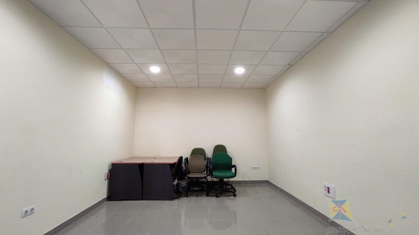 For sale of commercial in Vícar