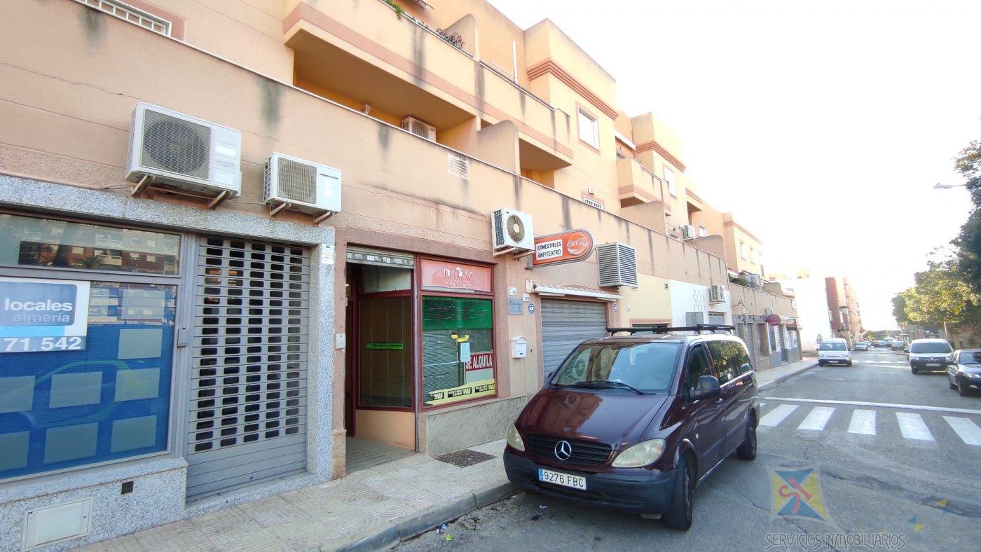 For sale of commercial in Vícar