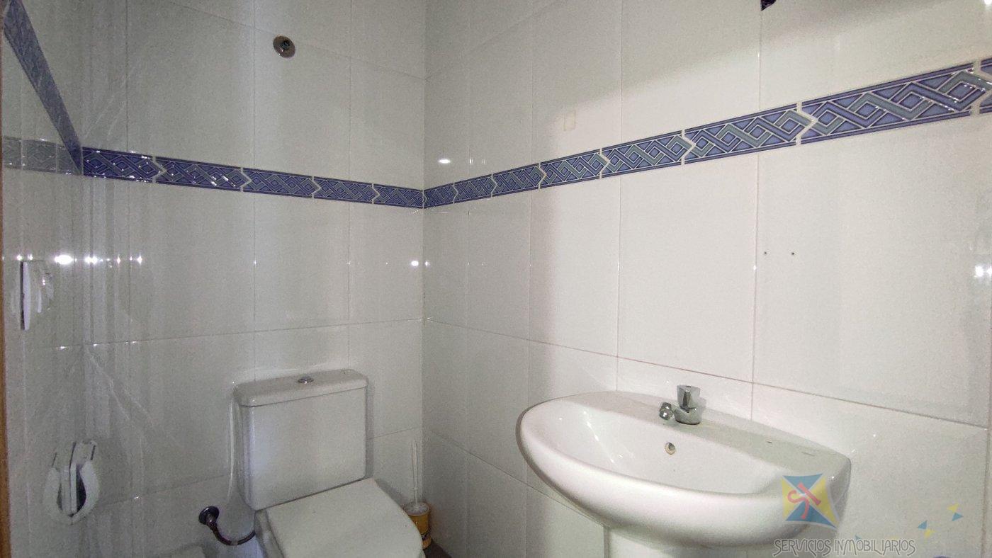 For sale of commercial in Vícar