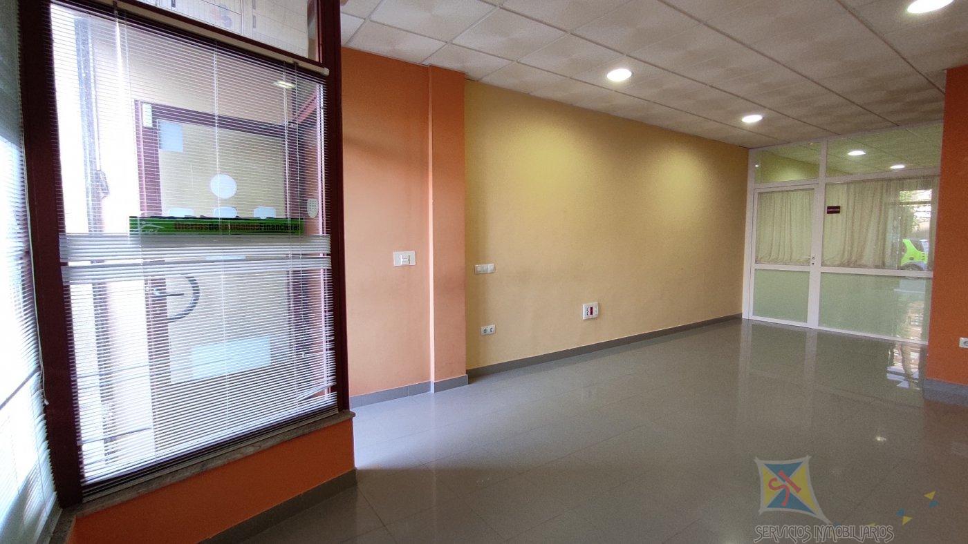 For sale of commercial in Vícar