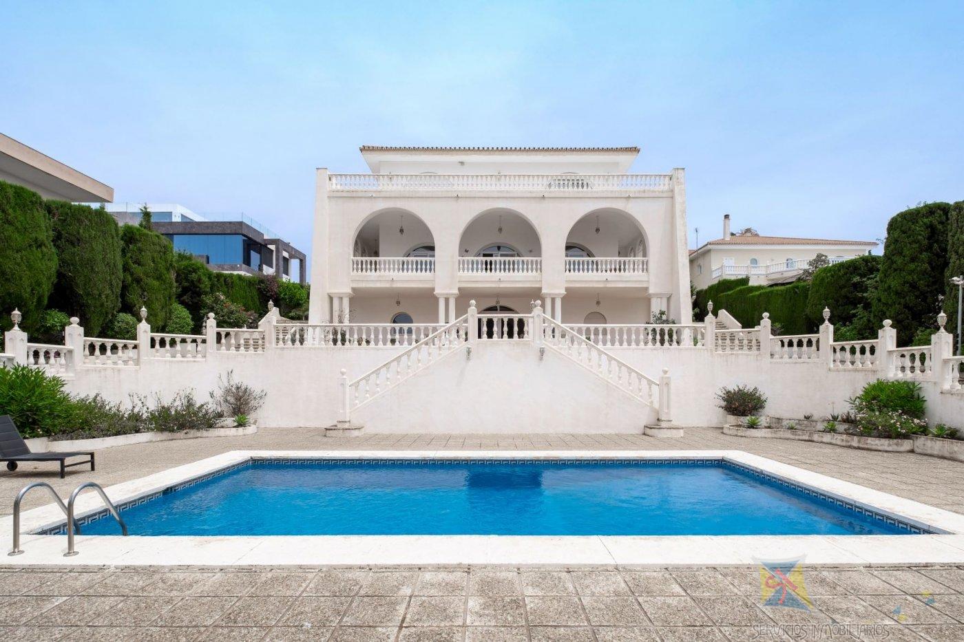For sale of villa in Benalmádena