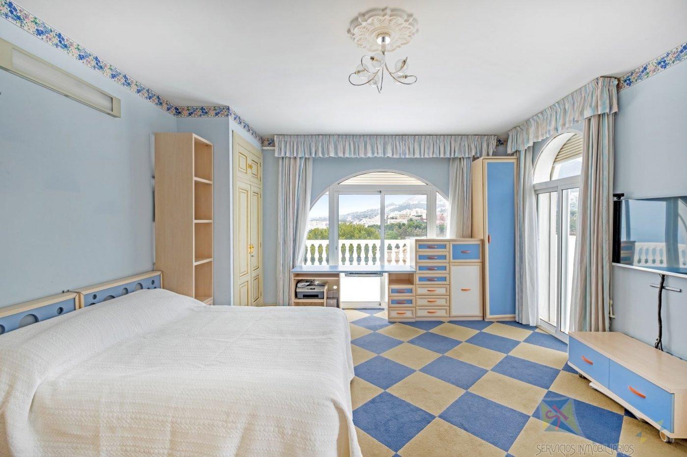For sale of villa in Benalmádena