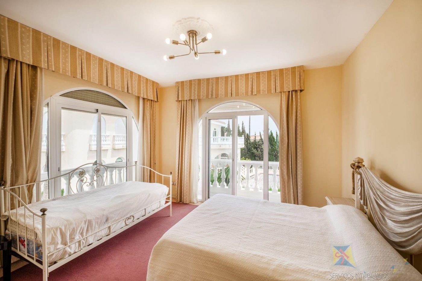For sale of villa in Benalmádena