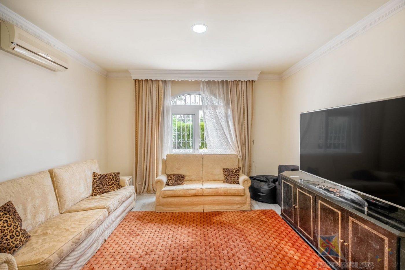 For sale of villa in Benalmádena
