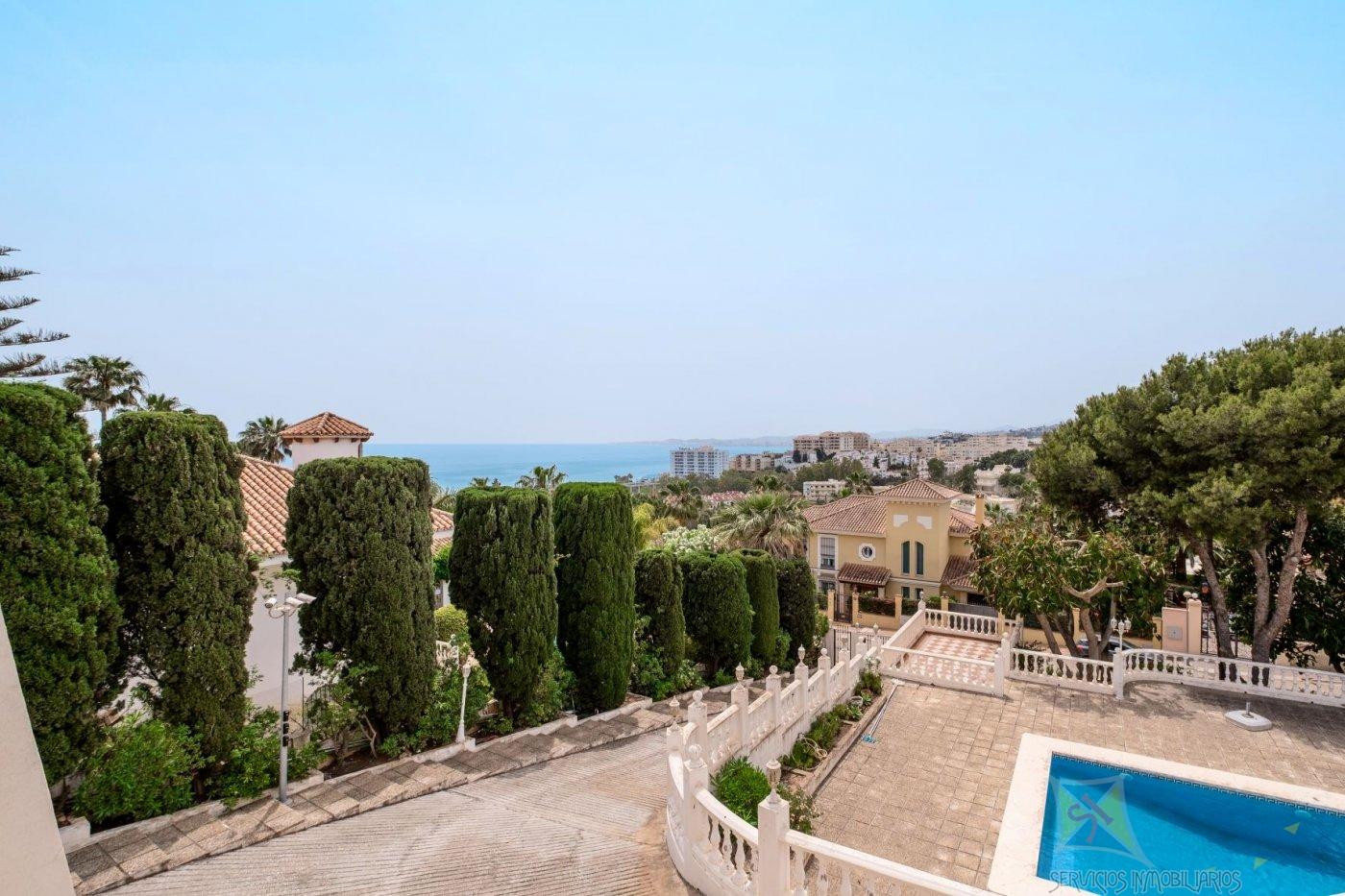 For sale of villa in Benalmádena