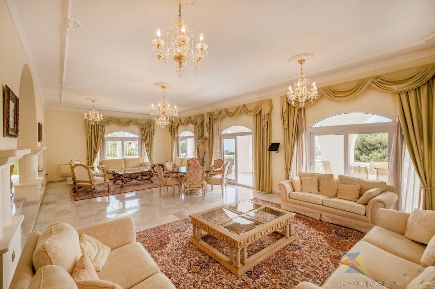 For sale of villa in Benalmádena