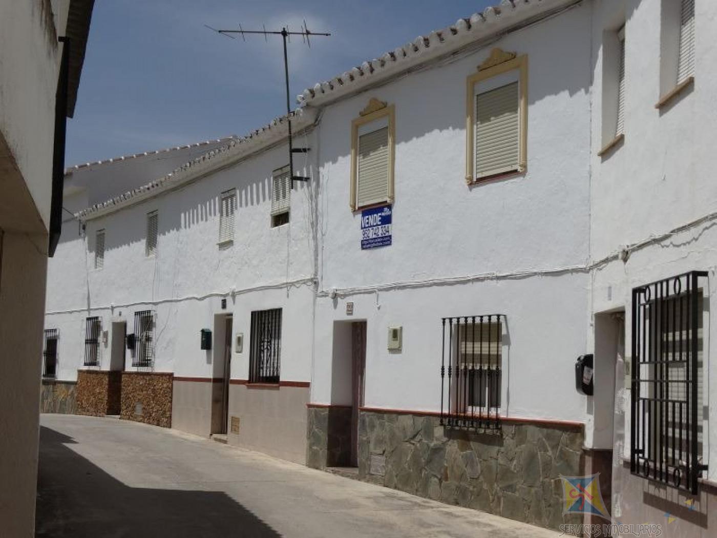 For sale of house in Villanueva del Rosario
