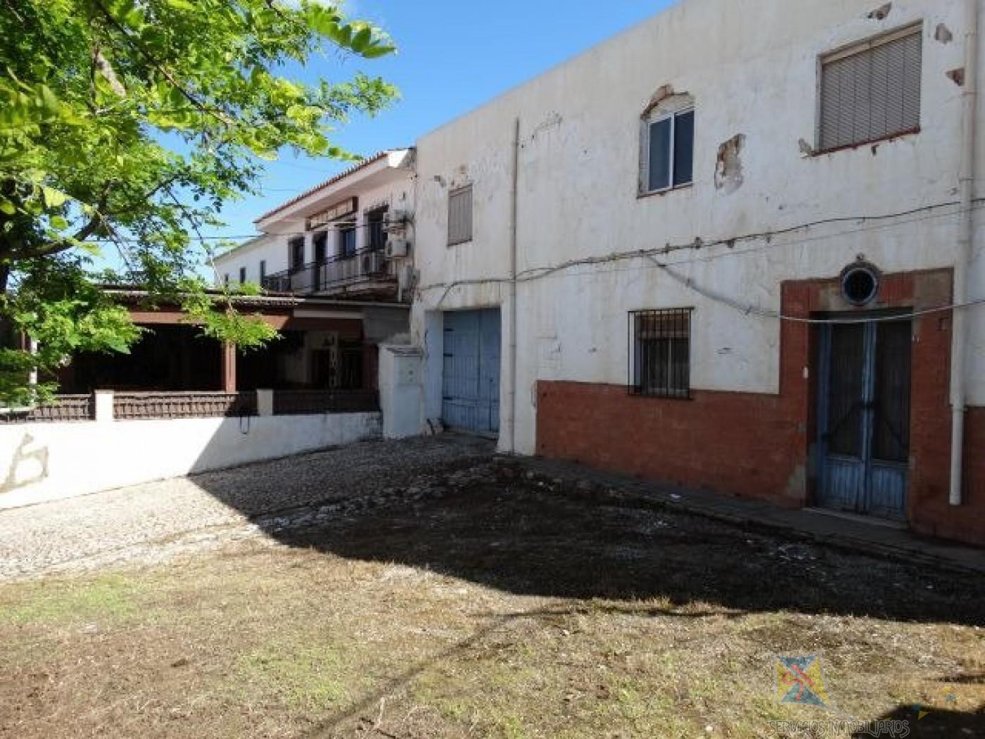For sale of building in Villanueva del Rosario