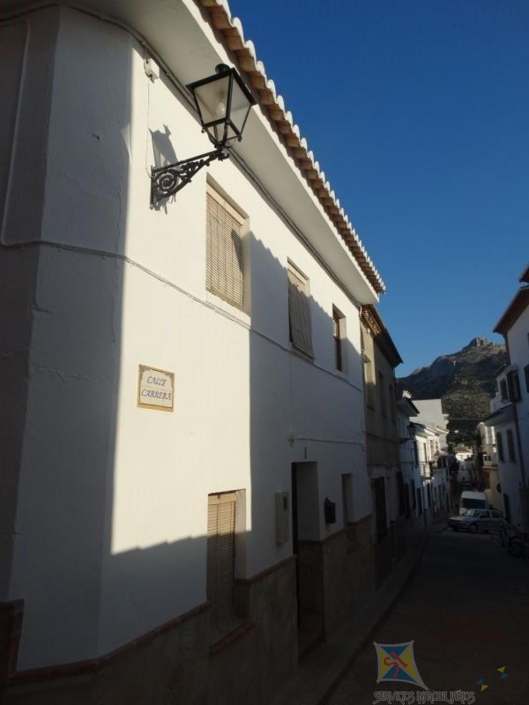 For sale of house in Villanueva del Rosario