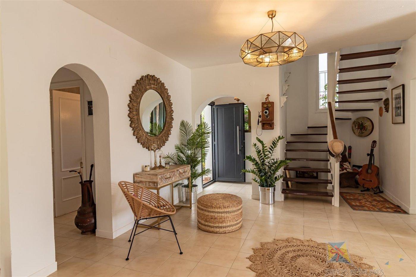 For sale of villa in Estepona