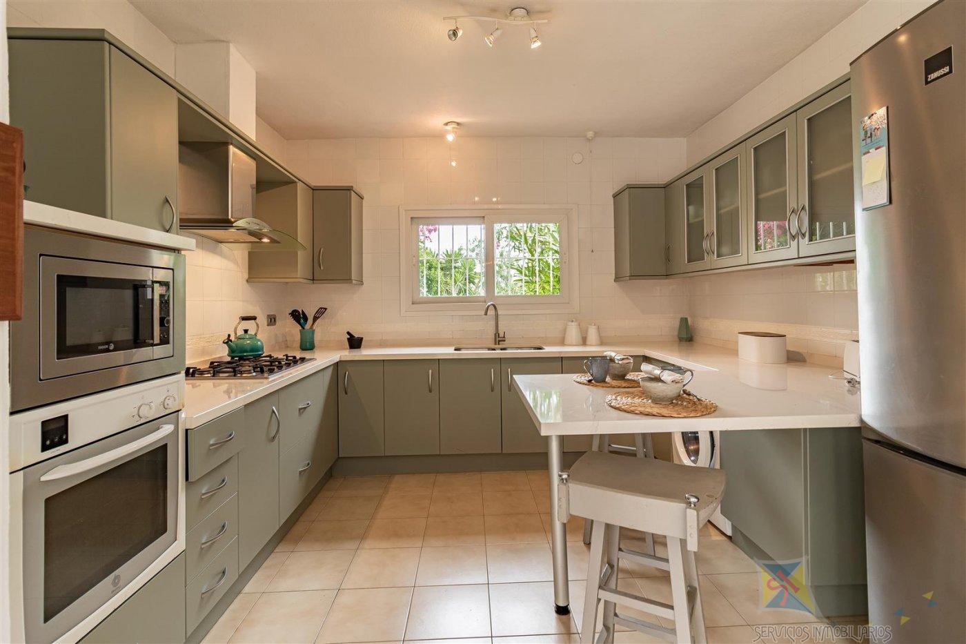 For sale of villa in Estepona