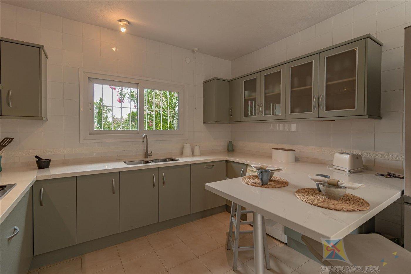 For sale of villa in Estepona
