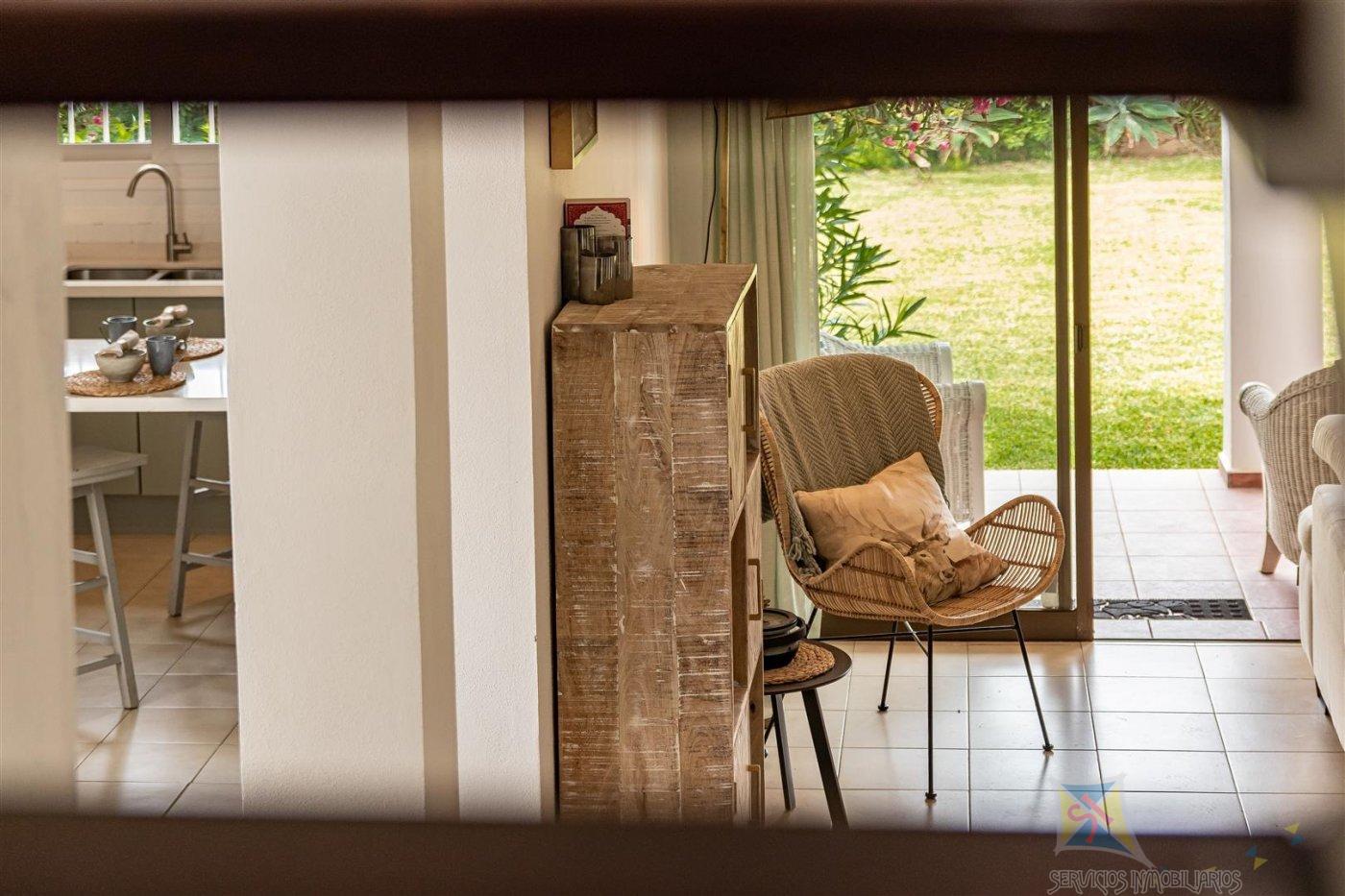 For sale of villa in Estepona