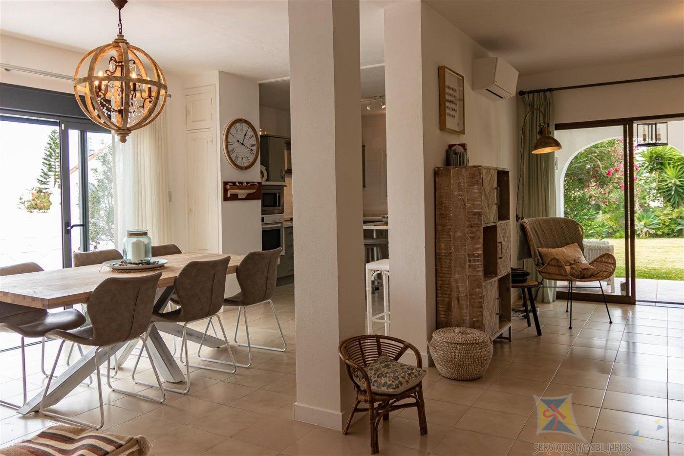 For sale of villa in Estepona