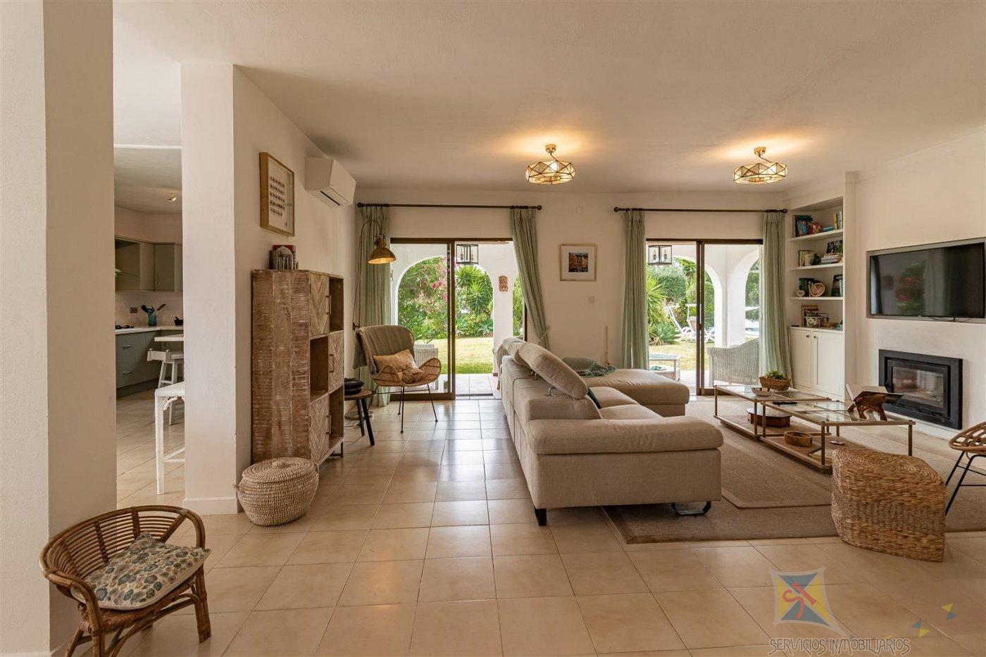 For sale of villa in Estepona