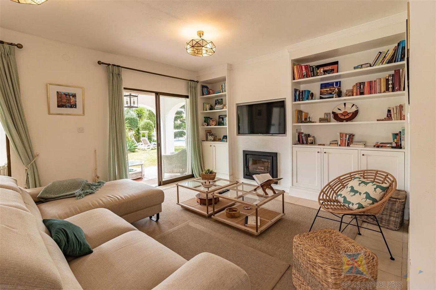 For sale of villa in Estepona