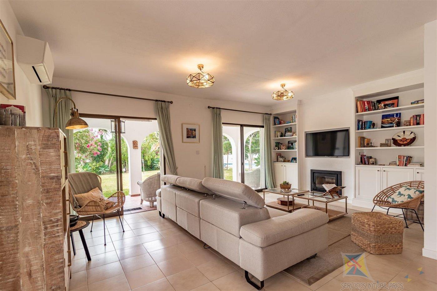 For sale of villa in Estepona