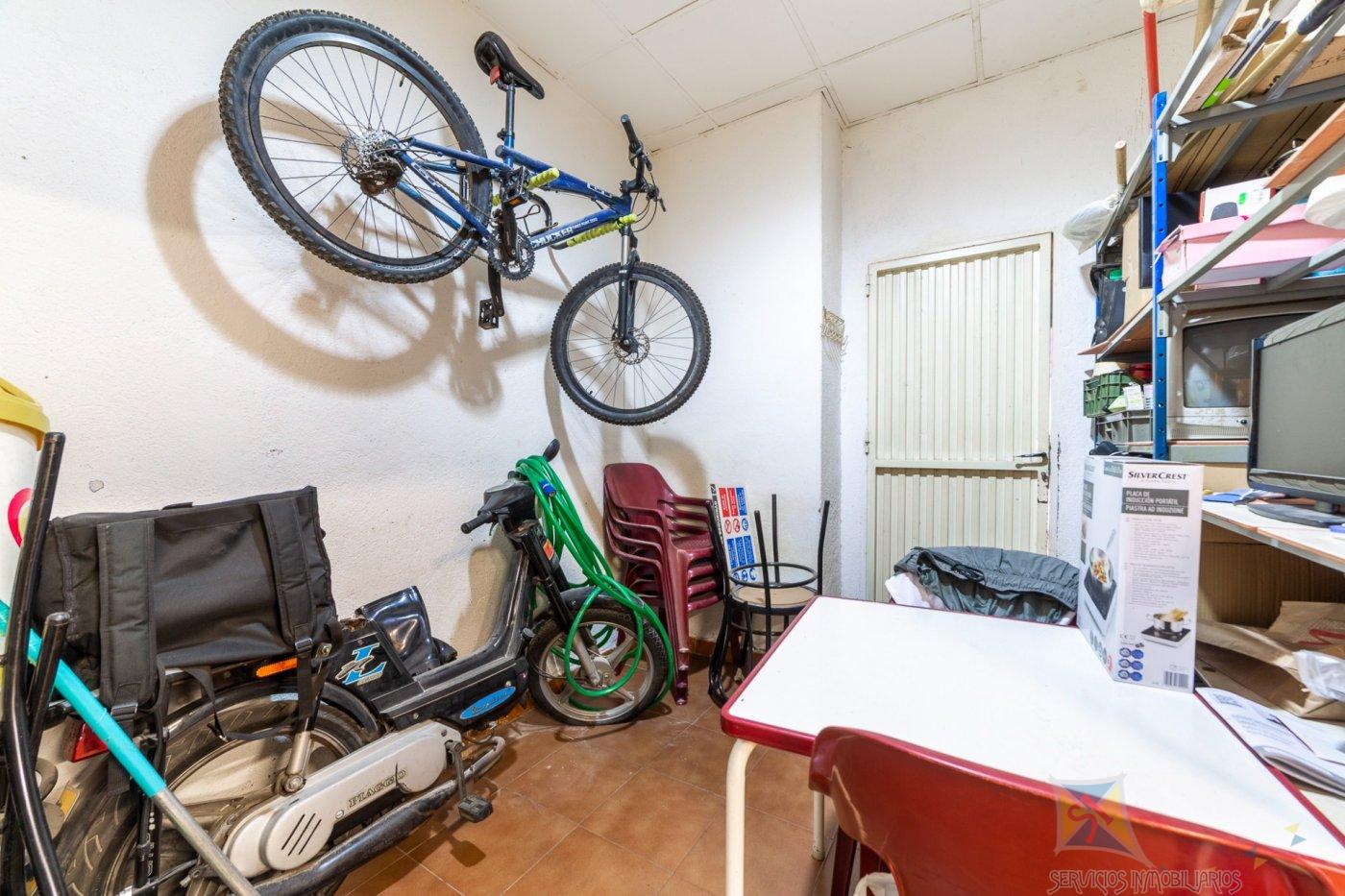 For sale of commercial in Vícar