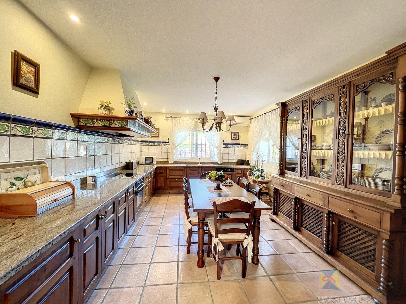 For sale of villa in San Pedro de Alcántara